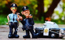 交警小哥泪奔，同事暖心安抚